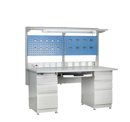 Bàn làm việc ESD tùy chỉnh cho kỹ thuật viên điện và điện tử.