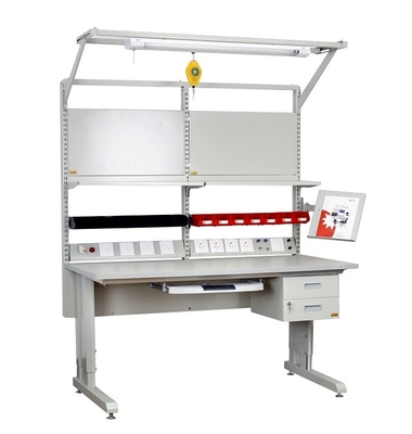 Bàn làm việc ESD tùy chỉnh cho kỹ thuật viên điện và điện tử.