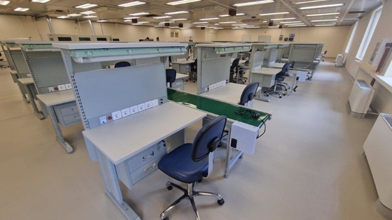 Bàn làm việc ESD tùy chỉnh. Bàn làm việc phòng thí nghiệm điện chống tĩnh cho lắp ráp điện tử.